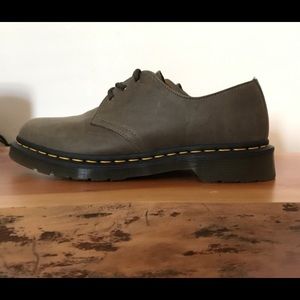 Doc Marten Tie Shoe olive W9. UK7
